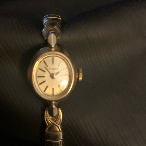 Timex, Vintage Ladies Wind Up Watch gold tone, made in 1986 - Picture 4 of 4